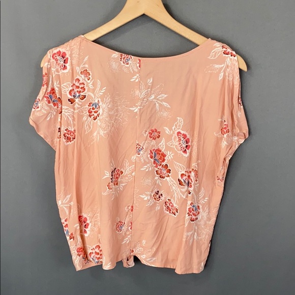 🍍4/$10🍍Cold shoulder top - Picture 7 of 8